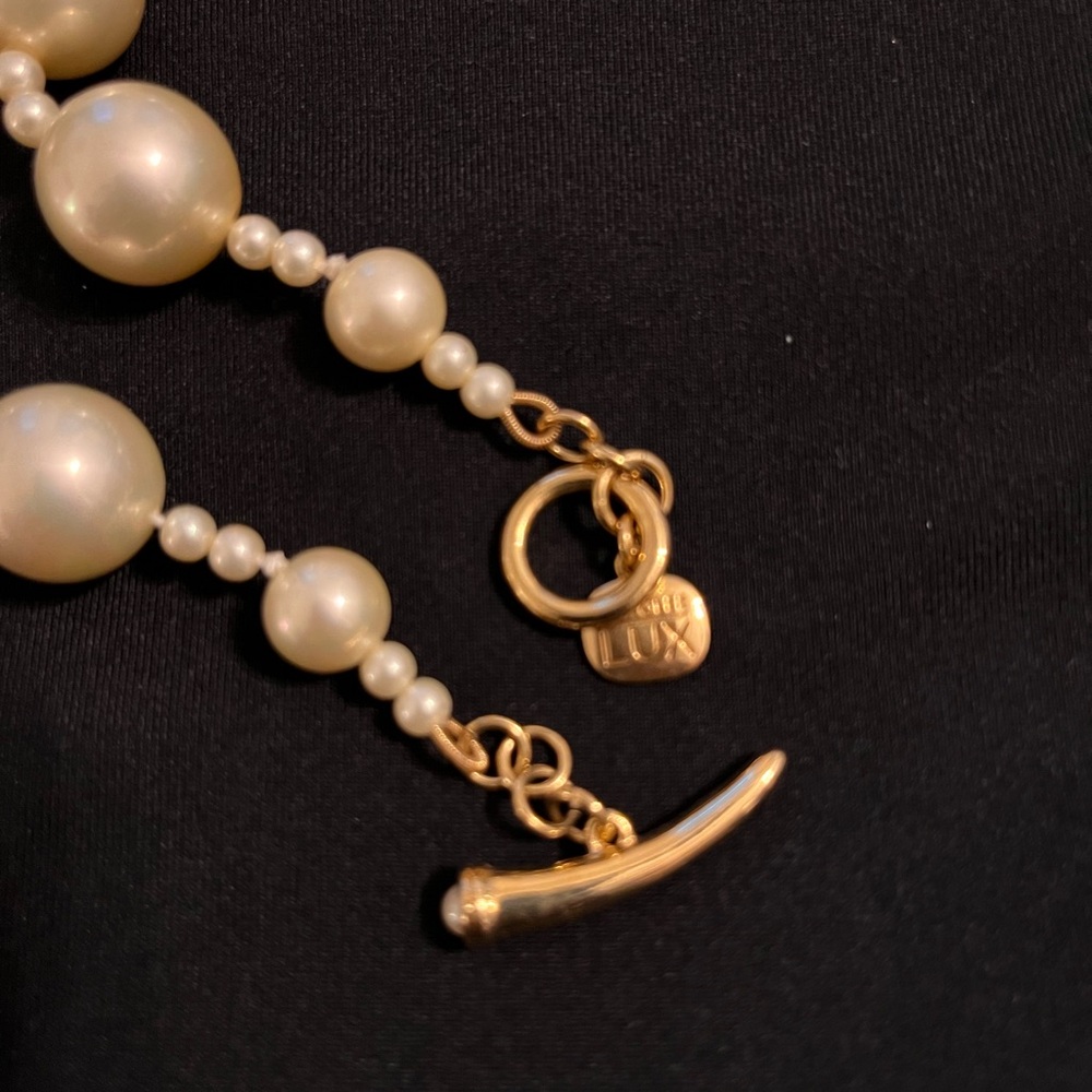 Girls In PEARLS - Picture 5 of 5